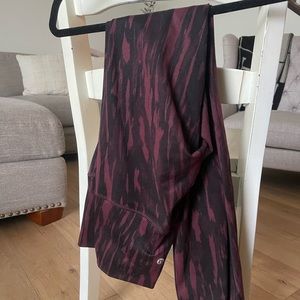 Lululemon wunder under leggings size 6 long